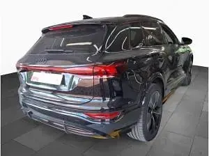 Gebraucht Audi Q6 e-tron 225 kW (306 PS) 2025 Schwarz (mythosschwarz metallic) SUV