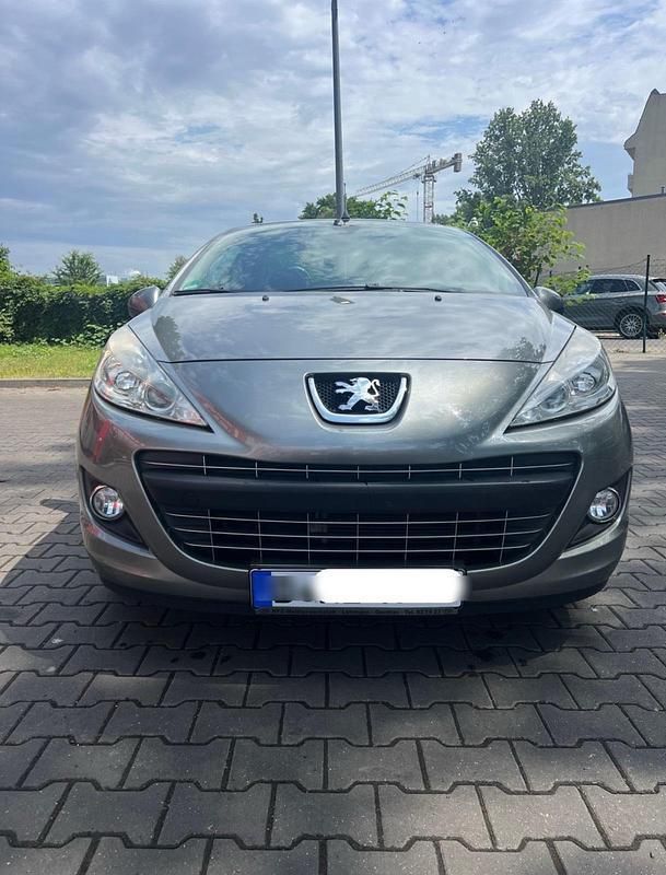 Grau Gebraucht 2011 Peugeot 207 CC Roland Garros Cabrio | 3.990 € (Guter Preis) - Bild 1/4