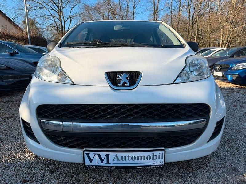 Gebraucht Peugeot 107 Filou 68 PS (50 kW) 2011 Weiß Kleinwagen