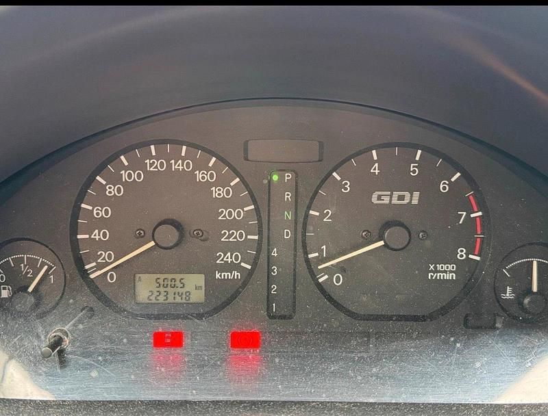 Gebraucht Mitsubishi Carisma 106 PS (77 kW) 2003 Grau Limousine