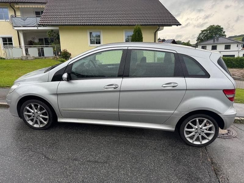 Gebraucht Mercedes B200 136 PS (100 kW) 2008 Silber Van / Kleinbus