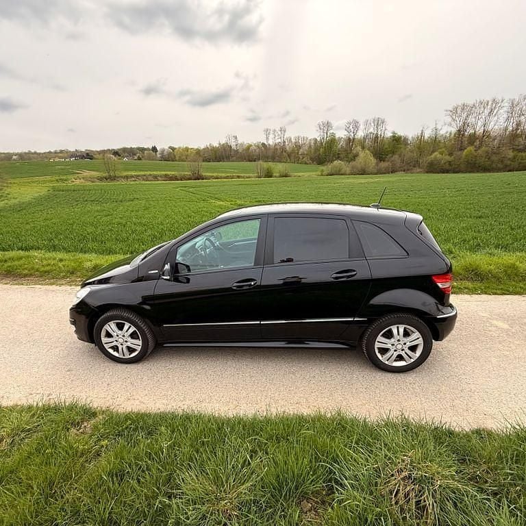 Gebraucht Mercedes B180 116 PS (85 kW) 2011 Schwarz Van / Kleinbus