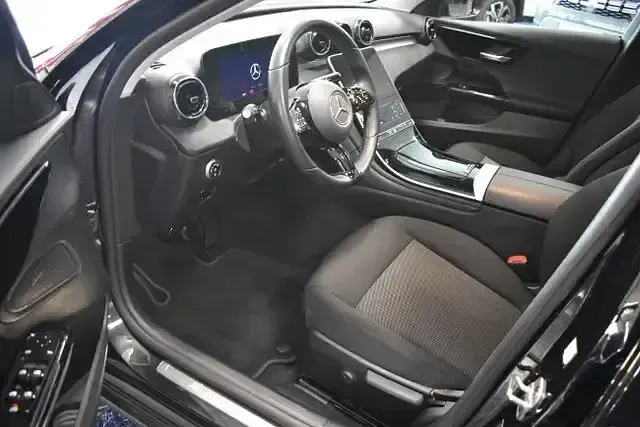 Second-hand Mercedes C220 200 CP (147 kW) 2023 Negru Berlinǎ