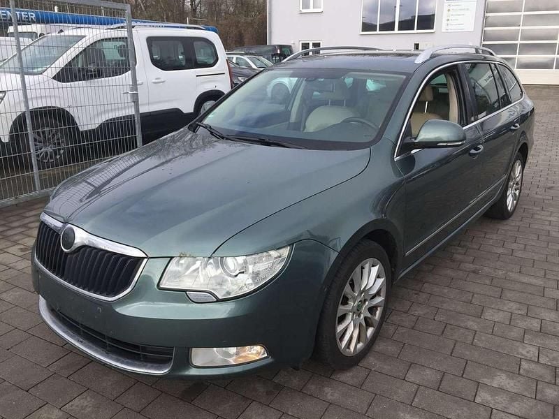 Gebraucht Skoda Superb Elegance 160 PS (117 kW) 2013 Malachitegrün metallic Kombi
