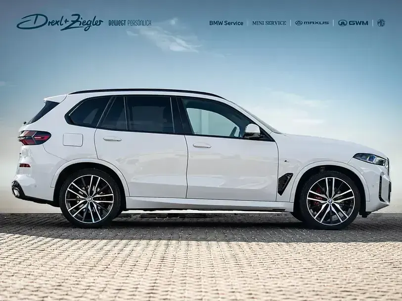 Gebraucht BMW X5 M Sport 298 PS (219 kW) 2025 Alpinweiß uni SUV