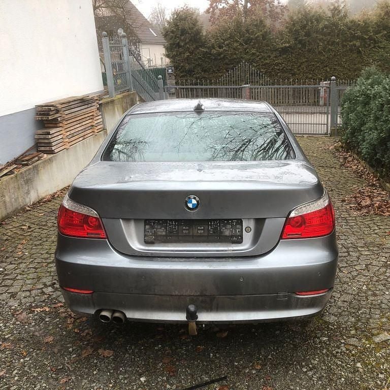Gebraucht BMW 525 193 PS (141 kW) 2007 Silber Limousine