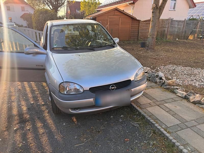 Second-hand Opel Corsa 65 CP (47 kW) 2000 Argintiu Hatchback