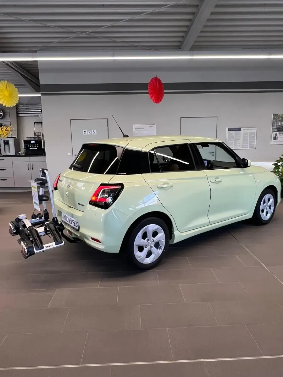 Neu Suzuki Swift 83 PS (61 kW) 2025 Grün Kleinwagen