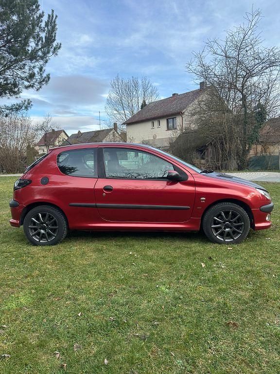 Gebraucht Peugeot 206 109 PS (80 kW) 2002 Rot Limousine