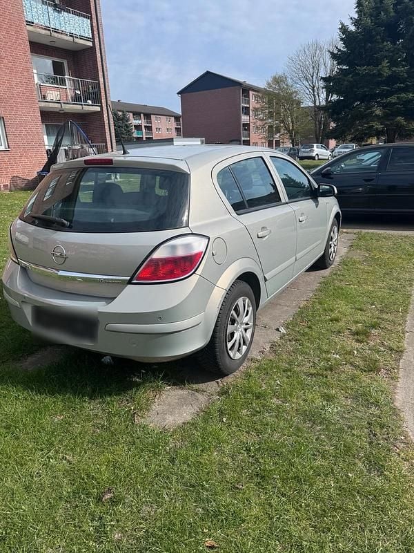 Gebraucht Opel Astra 105 PS (77 kW) 2005 Gold Kleinwagen