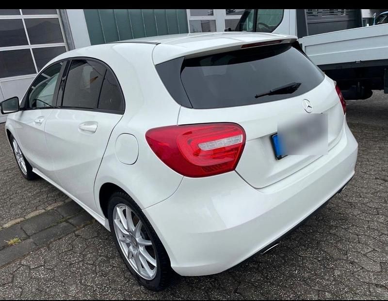 Gebraucht Mercedes A180 Style 122 PS (89 kW) 2013 Weiß Limousine