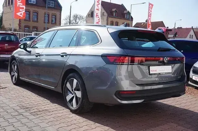 Gebraucht VW Passat 150 PS (110 kW) 2025 Diabasgrau metallic Kombi
