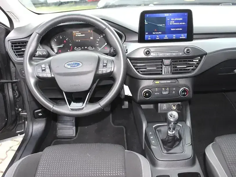 Używany Ford Focus Cool & Connect 120 KM (88 kW) 2022 Szary Kombi
