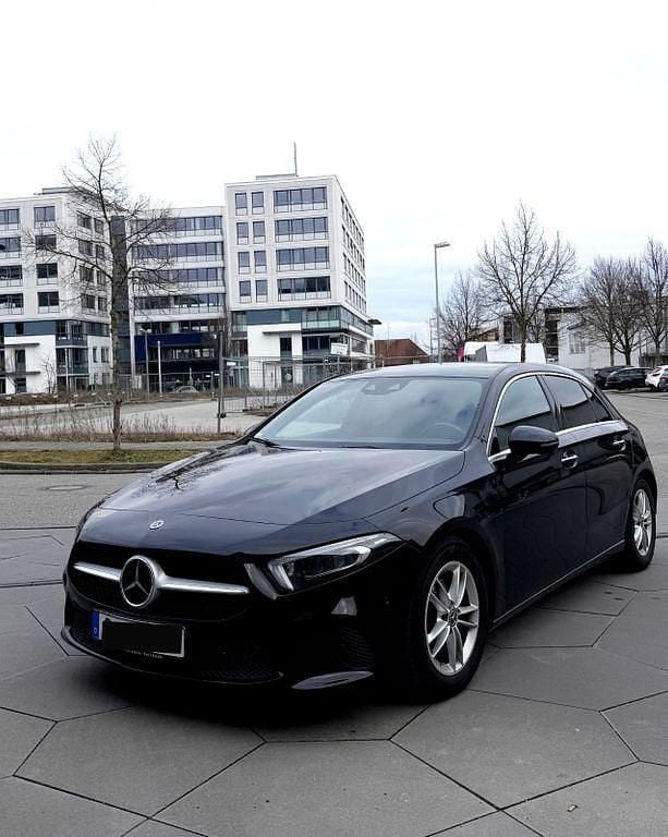 Gebraucht Mercedes A200 Edition 1 150 PS (110 kW) 2019 Schwarz Limousine