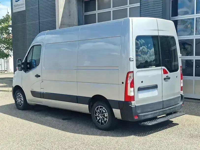 Second-hand Opel Movano 131 CP (96 kW) 2018 Argintiu Van