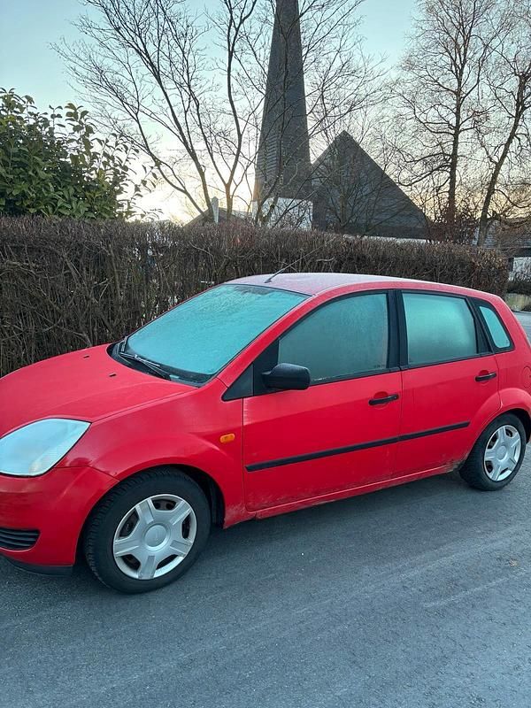 Gebraucht Ford Fiesta 60 PS (44 kW) 2005 Rot Kleinwagen
