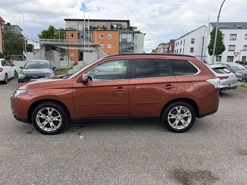 Gebraucht Mitsubishi Outlander Instyle 150 PS (110 kW) 2012 Braun SUV