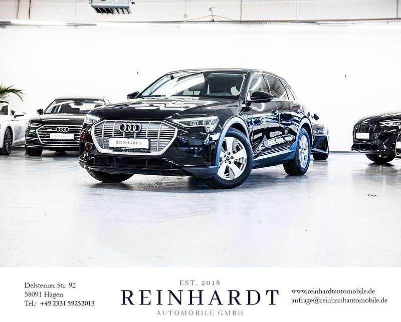 Mythosschwarz metallic Gebraucht 2021 Audi e-tron Ambiente SUV | 30.637 € - Bild 1/3