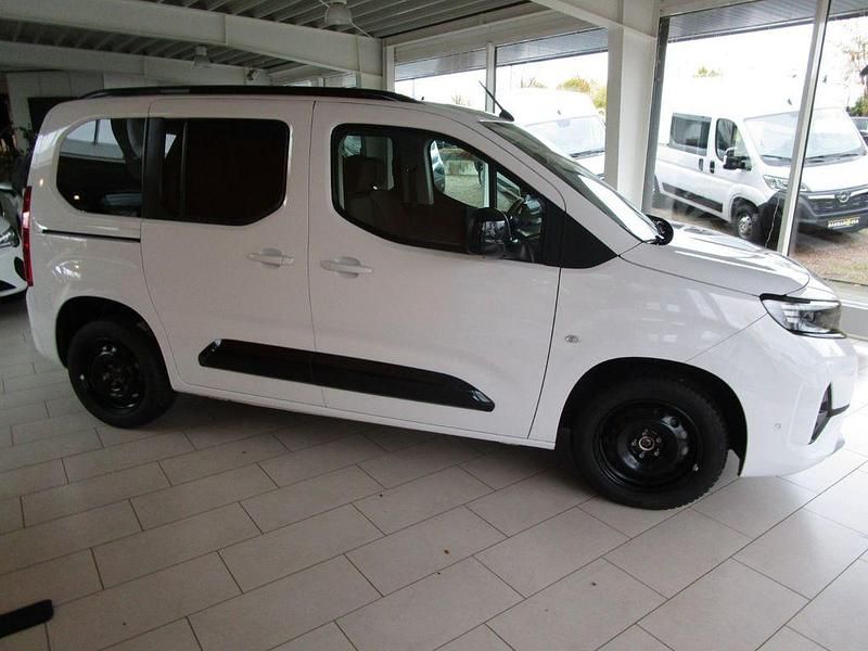Gebraucht Opel Combo Life 131 PS (96 kW) 2024 Weiß Van / Kleinbus