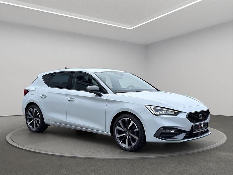 Second-hand Seat Leon FR 131 CP (96 kW) 2024 Alb Berlinǎ