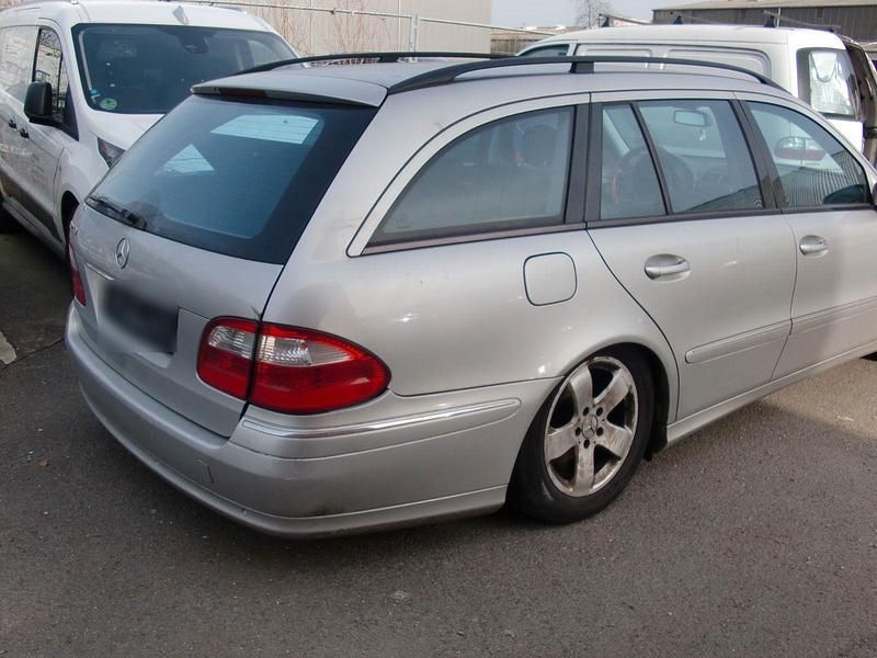 Gebraucht Mercedes E240 Avantgarde 177 PS (130 kW) 2005 Grau Kombi