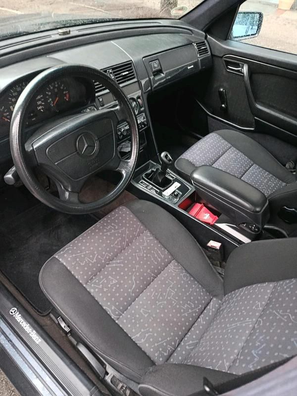 Gebraucht Mercedes C180 122 PS (89 kW) 1993 Grau Limousine