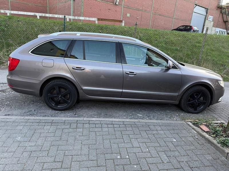 Gebraucht Skoda Superb Elegance 170 PS (125 kW) 2010 Violet Kombi