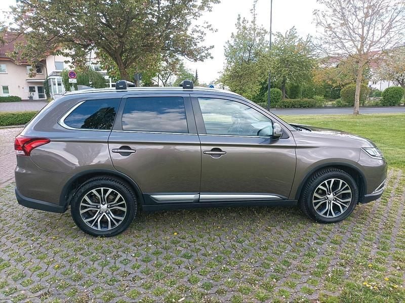 Gebraucht Mitsubishi Outlander Top 150 PS (110 kW) 2017 Braun SUV