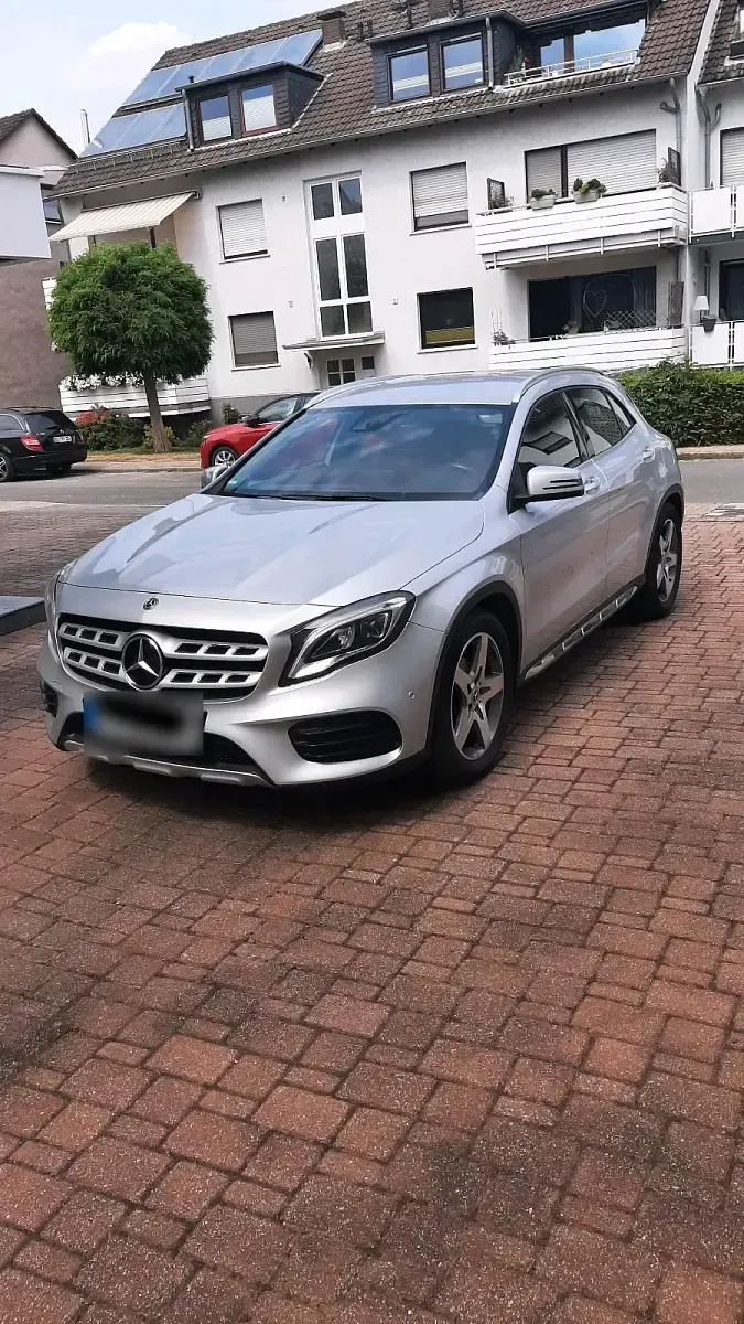 Gebraucht Mercedes GLA200 AMG line 156 PS (114 kW) 2019 Silber SUV