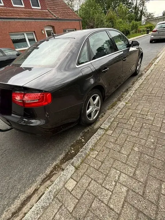 Gebraucht Audi A4 Ambiente 143 PS (105 kW) 2013 Schwarz Limousine