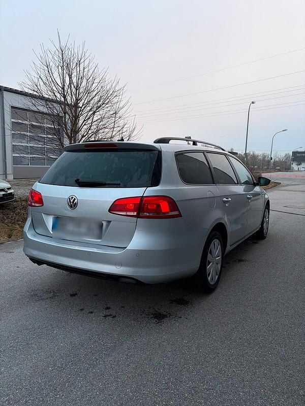 Gebraucht VW Passat 140 PS (102 kW) 2012 Grau Limousine