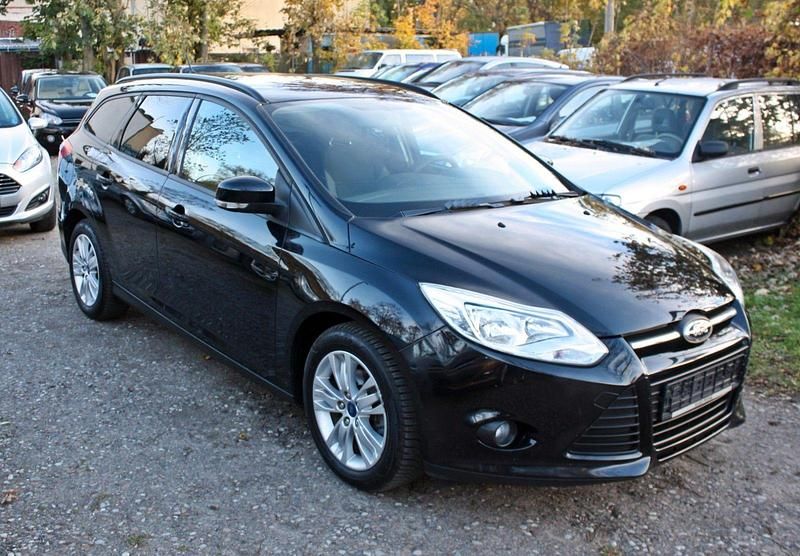 Schwarz Gebraucht 2014 Ford Focus Trend Kombi | 5.999 € (Fairer Preis) - Bild 1/4