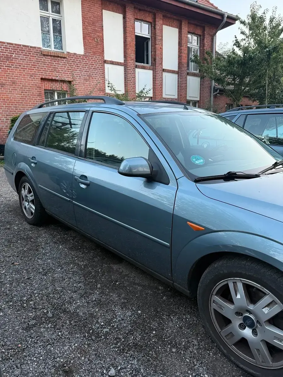Gebraucht Ford Mondeo Ghia 146 PS (107 kW) 2001 Blau Kombi