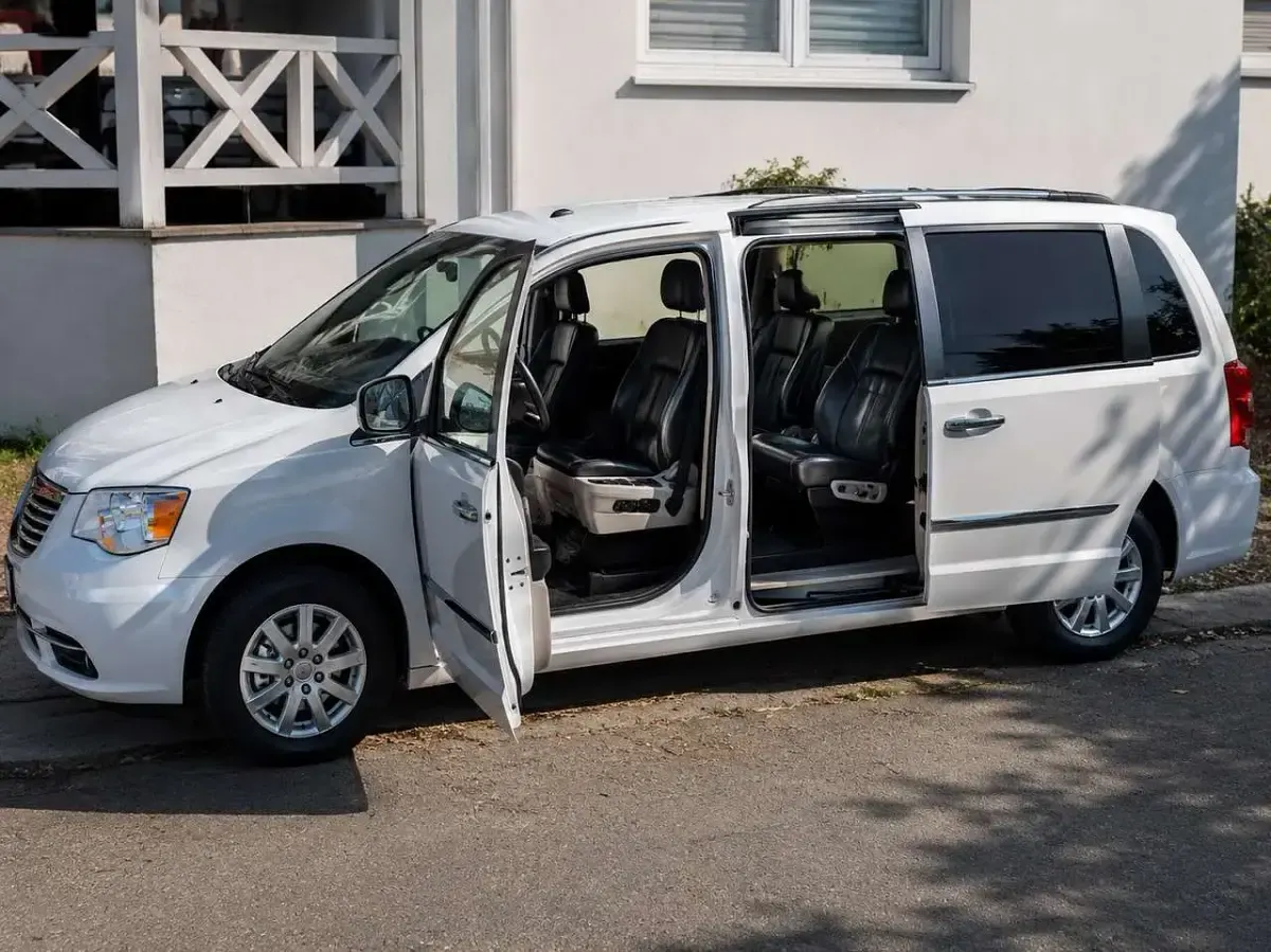 Gebraucht Chrysler Town & Country Limited 288 PS (211 kW) 2014 Weiß Van / Kleinbus
