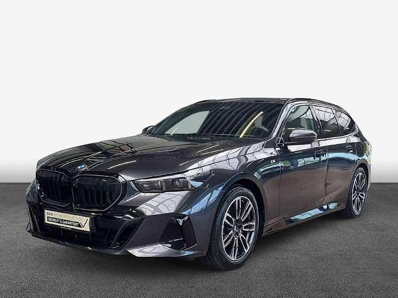 Grau Gebraucht 2024 BMW 520 Comfort Edition Kombi | 56.911 € (Etwas zu teuer) - Bild 1/4