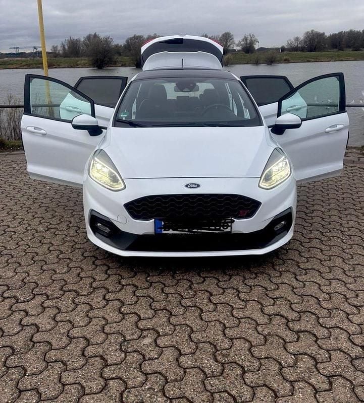 Weiß Gebraucht 2020 Ford Fiesta ST Kleinwagen | 17.200 € (Fairer Preis) - Bild 1/4