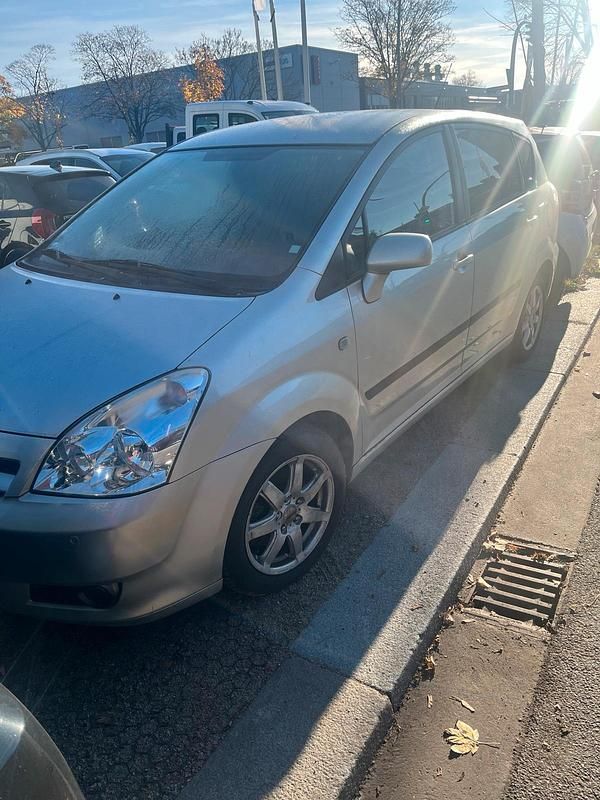 Silber Gebraucht 2006 Toyota Corolla Verso Van / Kleinbus | 3.300 € (Guter Preis) - Bild 1/4