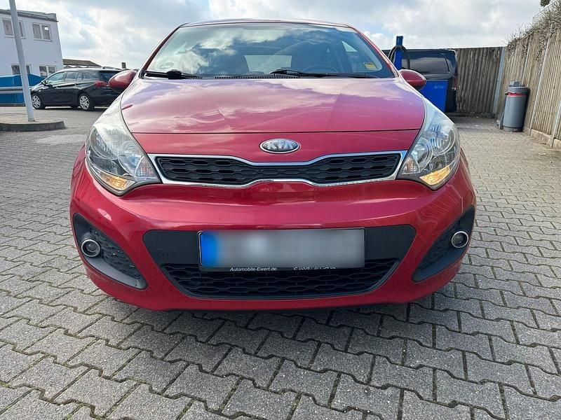 Gebraucht Kia Rio 86 PS (63 kW) 2013 Rot Kleinwagen