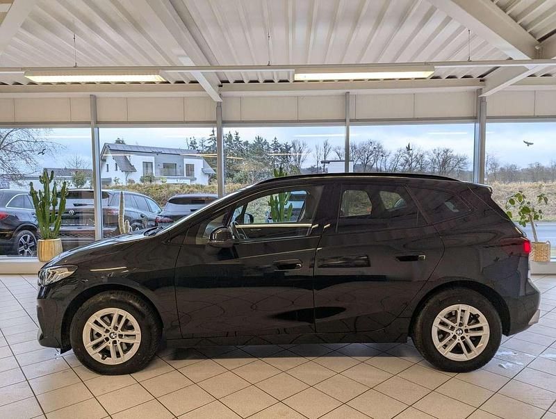 Gebraucht BMW 218 150 PS (110 kW) 2025 Black sapphire metallic Van / Kleinbus