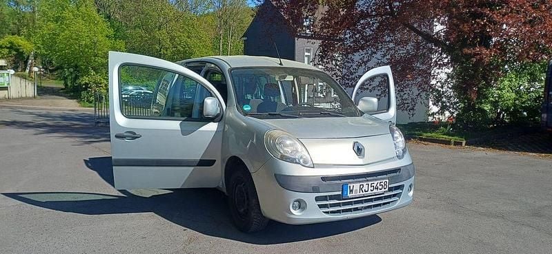 Usata Renault Kangoo Expression 106 CV (77 kW) 2011 Argento Monovolume