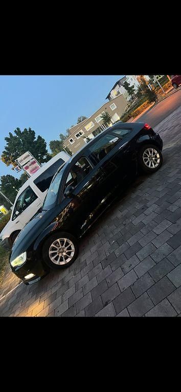 Schwarz Gebraucht 2013 Audi A3 Attraction Limousine | 7.000 € (Superpreis) - Bild 1/4