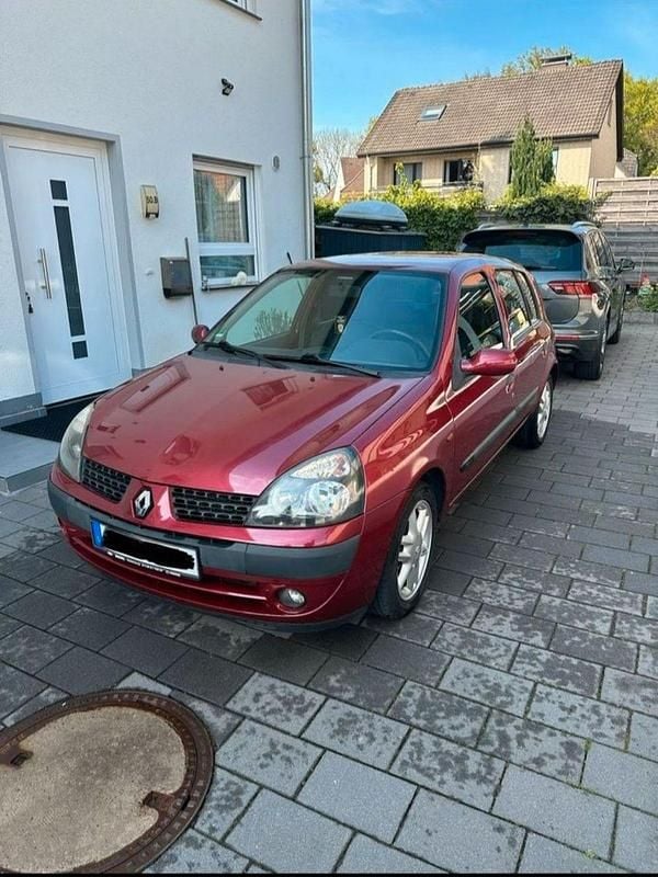 Używany Renault Clio II Dynamique 75 KM (55 kW) 2002 Czarny Sedan/Limuzyna