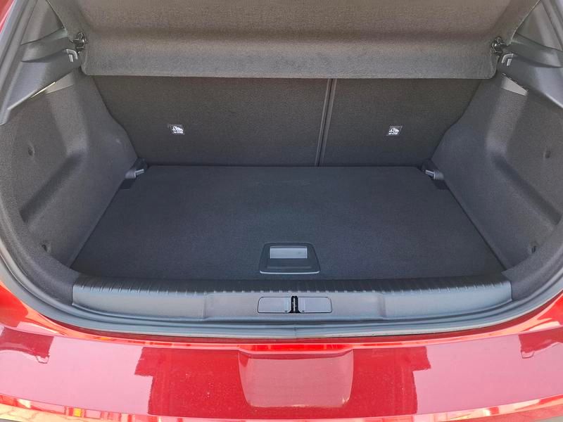 Gebraucht Opel Mokka 136 PS (100 kW) 2024 Lackierung rot rubi/typ aussen SUV