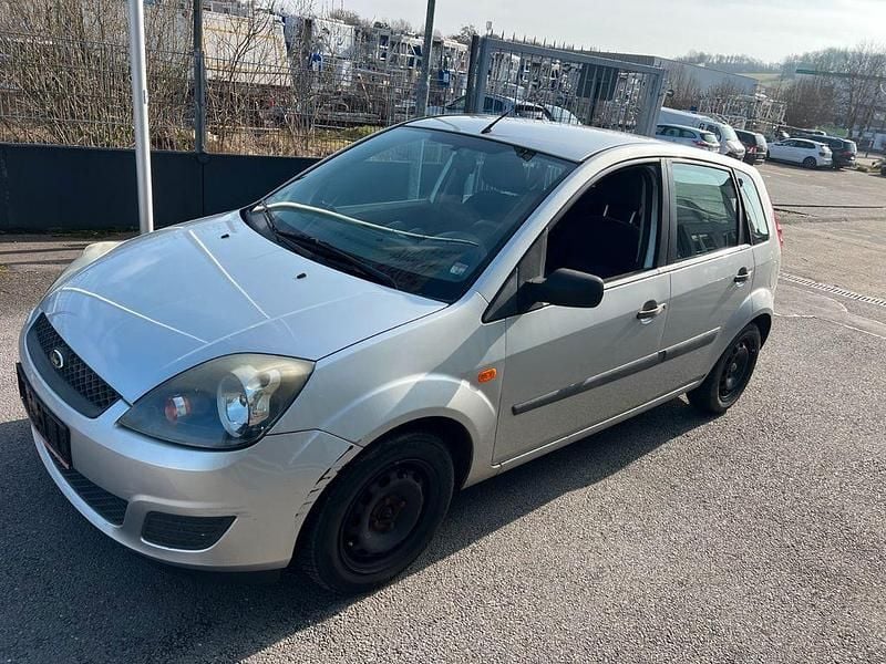 Gebraucht Ford Fiesta Ambiente 69 PS (50 kW) 2007 Silber Kleinwagen
