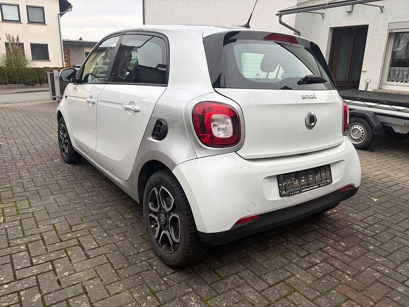 Gebraucht Smart ForFour Passion 71 PS (52 kW) 2017 Weiß Kleinwagen