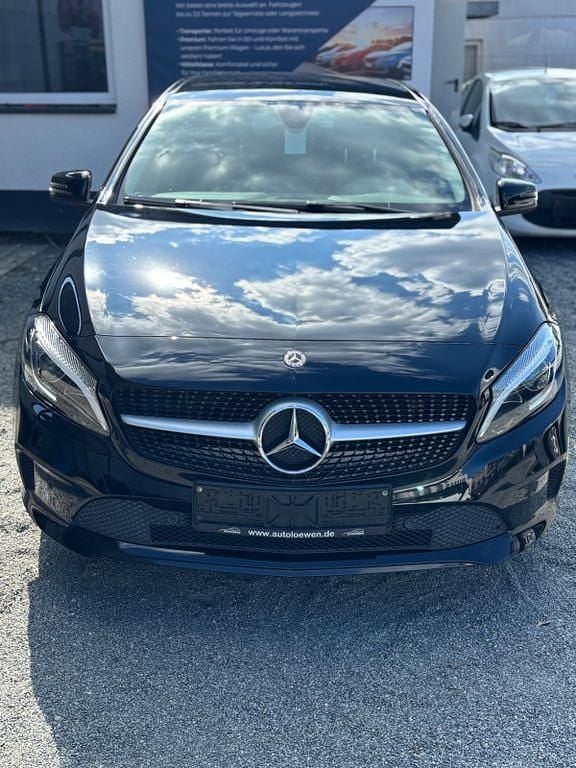 Schwarz Gebraucht 2018 Mercedes A180 Limousine | 16.490 € (Superpreis) - Bild 1/4