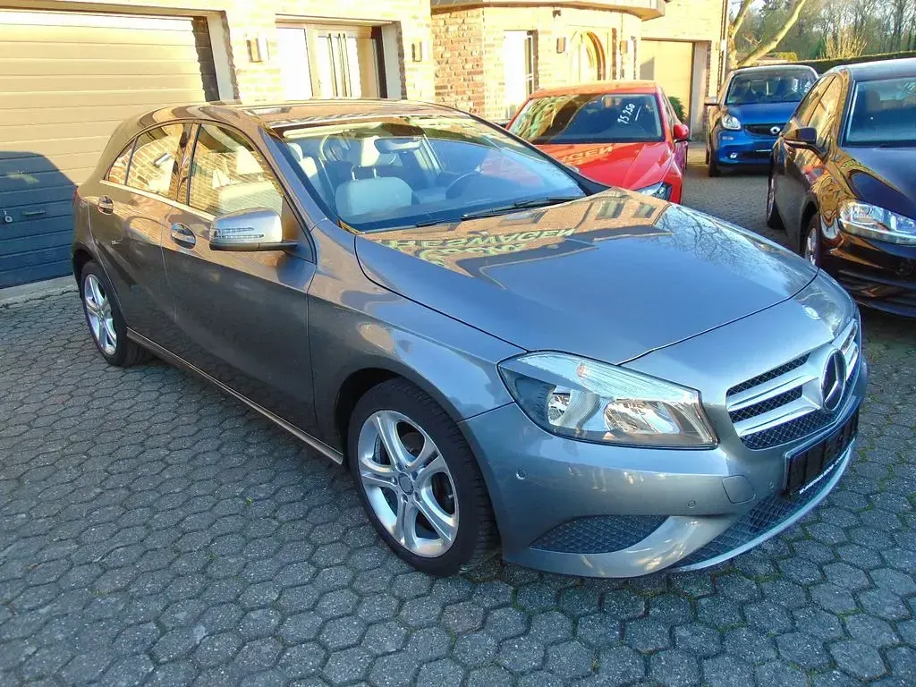 Gebraucht Mercedes A180 Urban 109 PS (80 kW) 2015 Grau Limousine