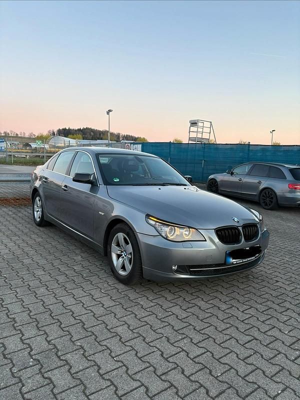 Gebraucht BMW 520 177 PS (130 kW) 2009 Silber Limousine