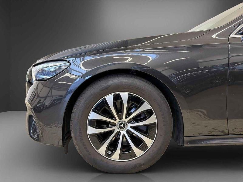 Gebraucht Mercedes E220 Avantgarde 197 PS (144 kW) 2024 Grau Limousine