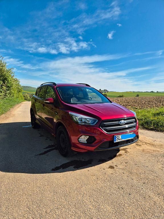 Gebraucht Ford Kuga ST-Line 182 PS (133 kW) 2019 Rot SUV